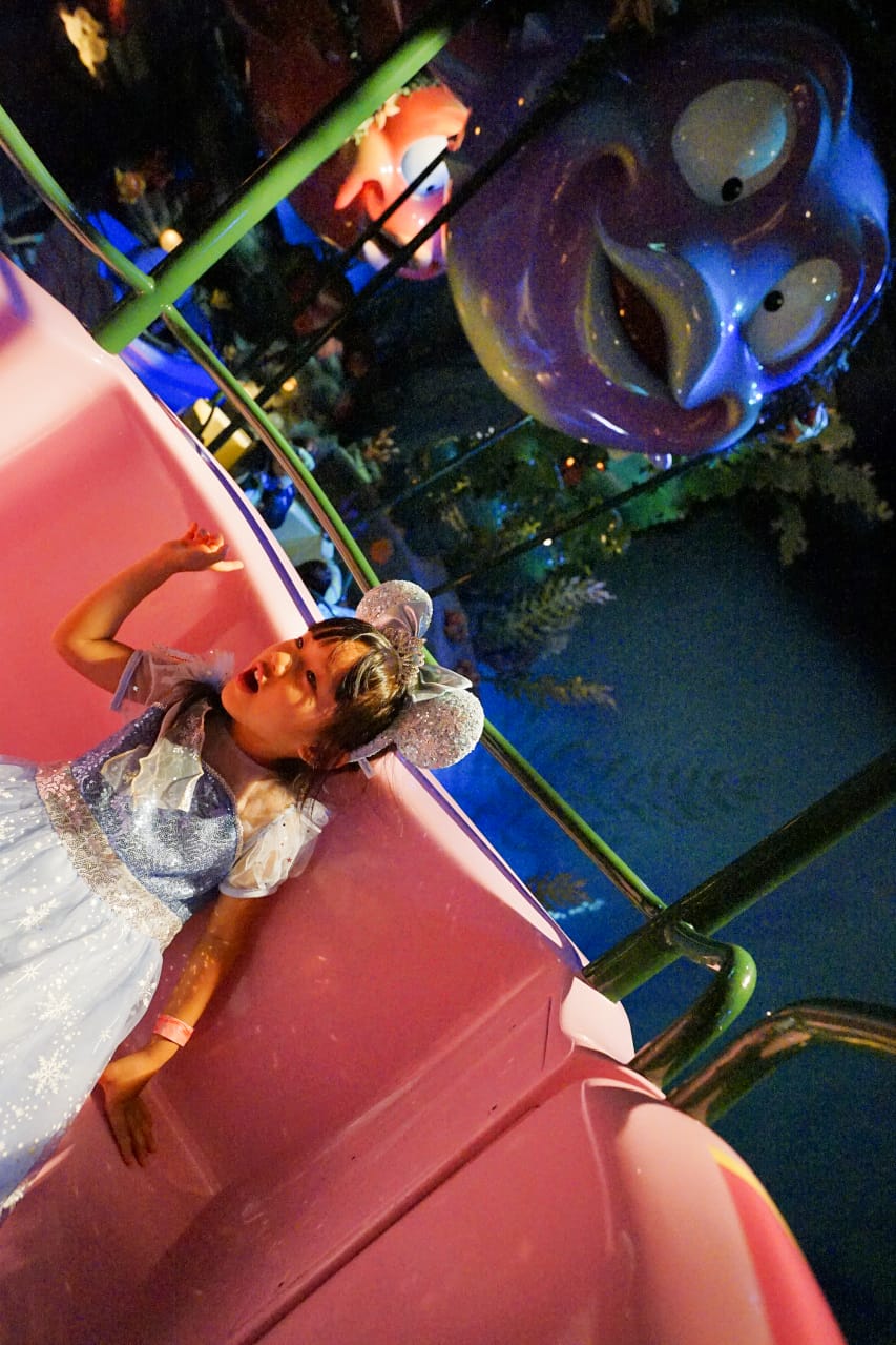 日本東京迪士尼海洋攻略分享 2025萬聖節親子生日之旅! 領取生日紀念貼紙,享受壽星禮遇 善用迪士尼APP抽PP.MO點餐.購買DPA輕鬆玩泉鄉園區