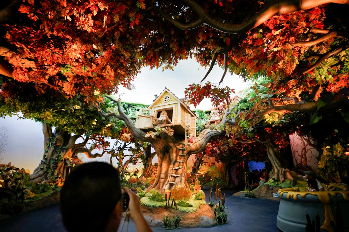 日本東京迪士尼樂園攻略分享 2025萬聖節親子生日之旅! 一日暢玩陸地18項遊樂設施,善用迪士尼APP抽PP.MO點餐.購買DPA,不花時間排隊餐廳看遊行秘密地點