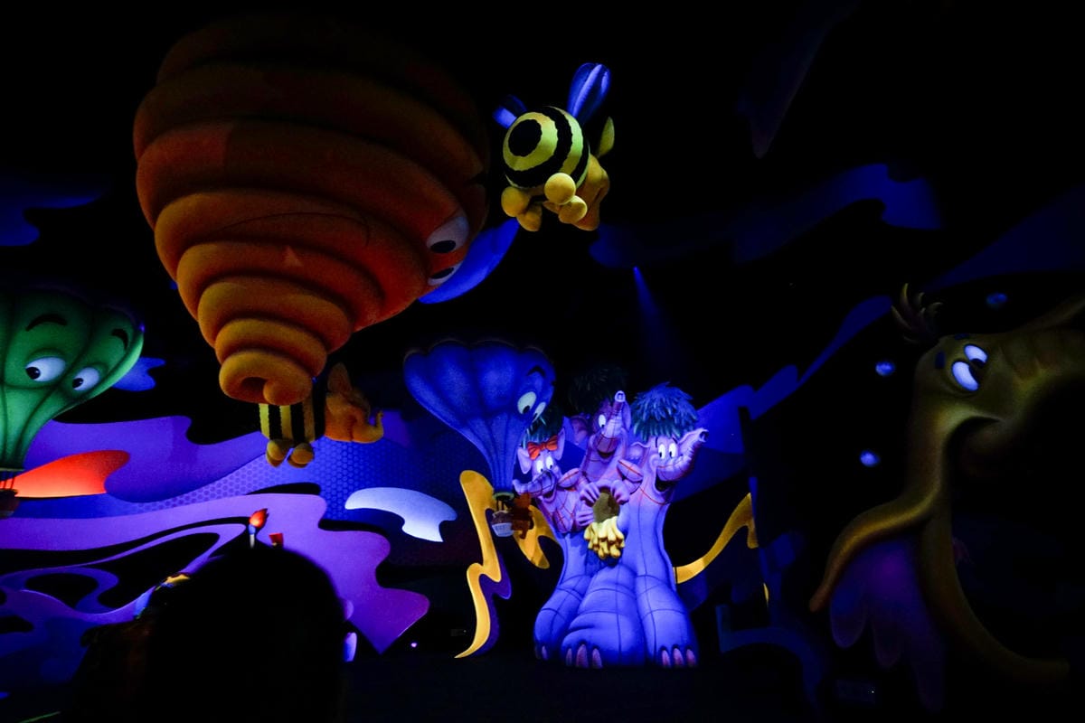 日本東京迪士尼樂園攻略分享 2025萬聖節親子生日之旅! 一日暢玩陸地18項遊樂設施,善用迪士尼APP抽PP.MO點餐.購買DPA,不花時間排隊餐廳看遊行秘密地點