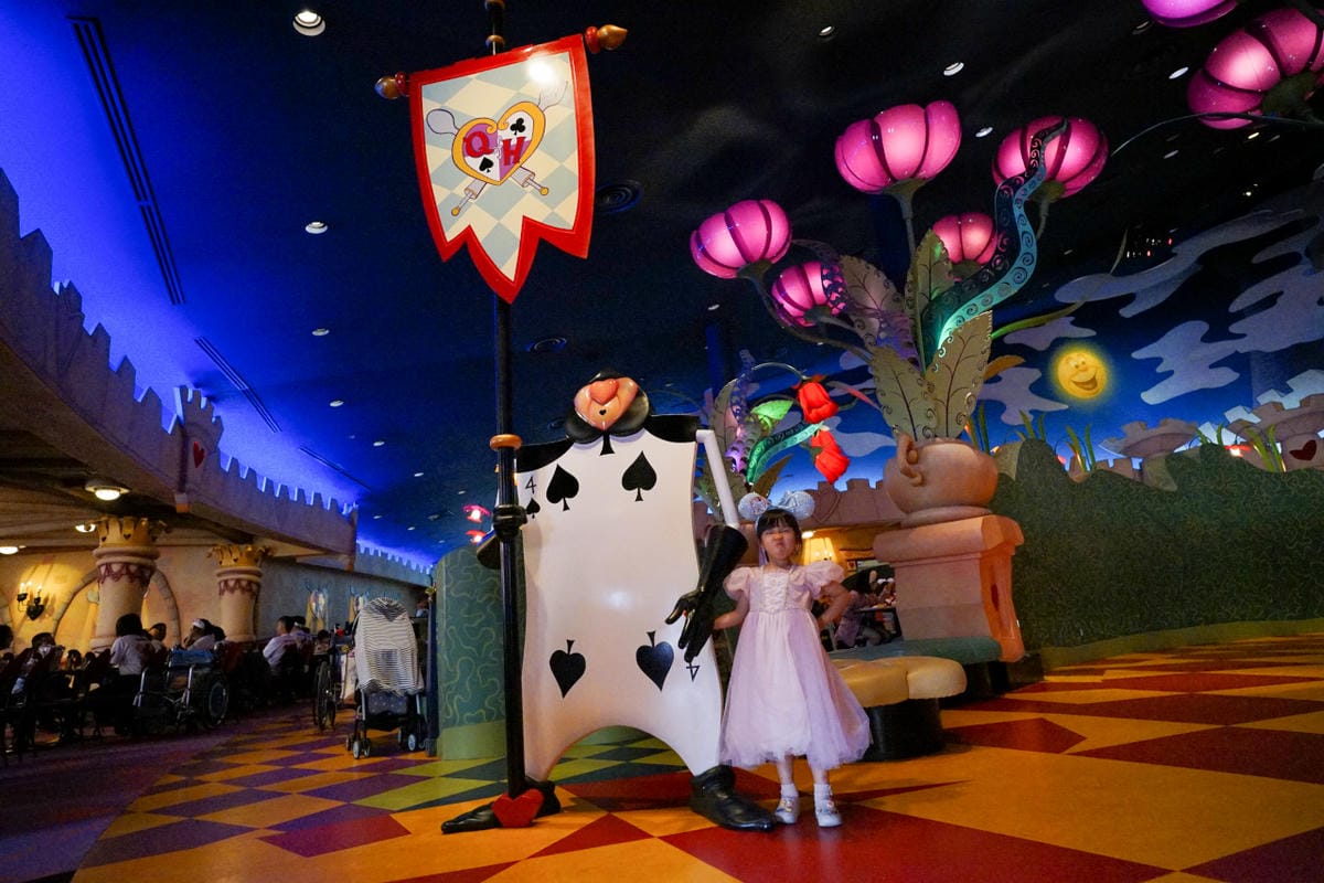 日本東京迪士尼樂園攻略分享 2025萬聖節親子生日之旅! 一日暢玩陸地18項遊樂設施,善用迪士尼APP抽PP.MO點餐.購買DPA,不花時間排隊餐廳看遊行秘密地點