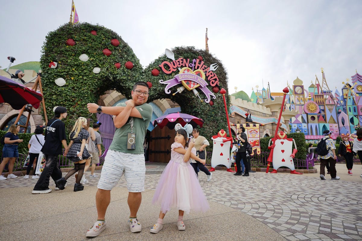 日本東京迪士尼樂園攻略分享 2025萬聖節親子生日之旅! 一日暢玩陸地18項遊樂設施,善用迪士尼APP抽PP.MO點餐.購買DPA,不花時間排隊餐廳看遊行秘密地點