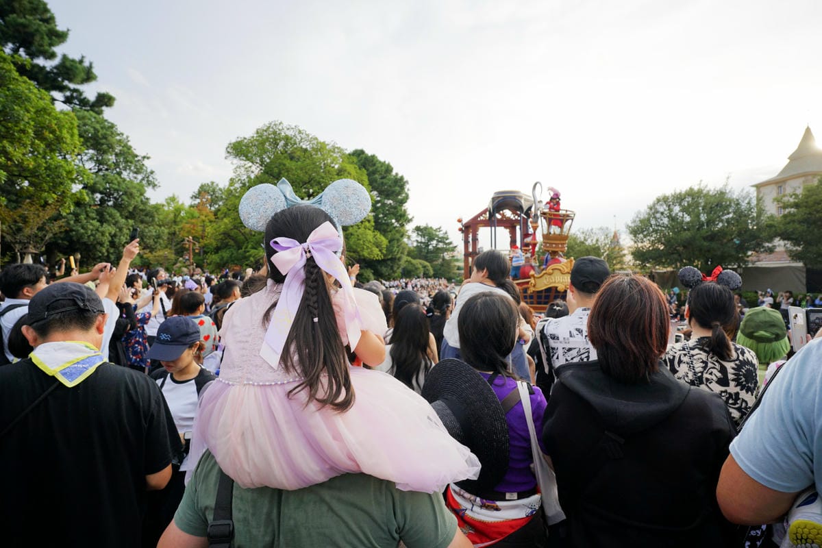 日本東京迪士尼樂園攻略分享 2025萬聖節親子生日之旅! 一日暢玩陸地18項遊樂設施,善用迪士尼APP抽PP.MO點餐.購買DPA,不花時間排隊餐廳看遊行秘密地點