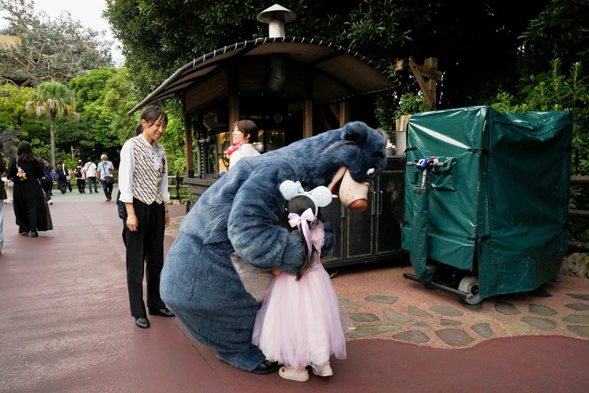 日本東京迪士尼樂園攻略分享 2025萬聖節親子生日之旅! 一日暢玩陸地18項遊樂設施,善用迪士尼APP抽PP.MO點餐.購買DPA,不花時間排隊餐廳看遊行秘密地點