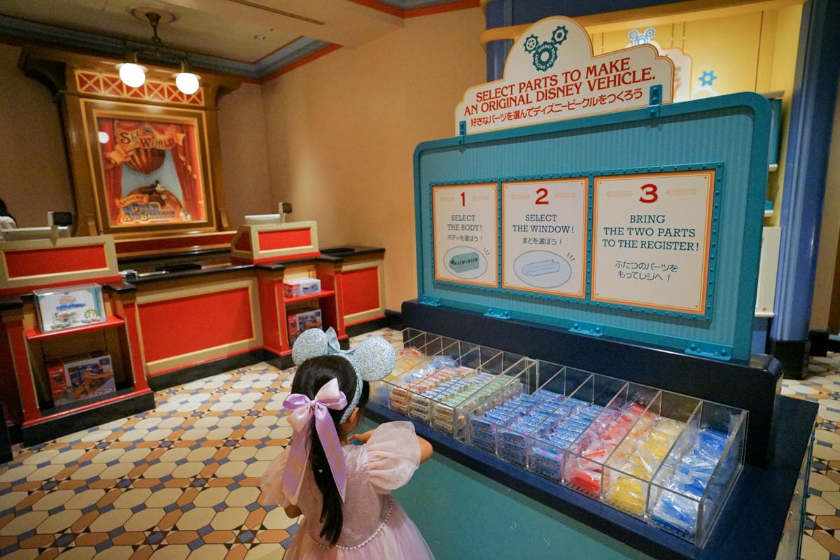 日本東京迪士尼樂園攻略分享 2025萬聖節親子生日之旅! 一日暢玩陸地18項遊樂設施,善用迪士尼APP抽PP.MO點餐.購買DPA,不花時間排隊餐廳看遊行秘密地點