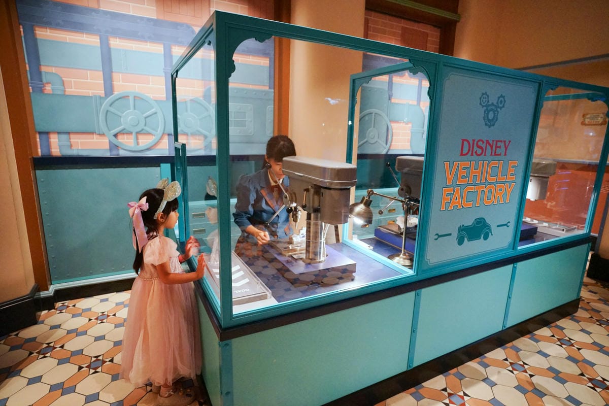 日本東京迪士尼樂園攻略分享 2025萬聖節親子生日之旅! 一日暢玩陸地18項遊樂設施,善用迪士尼APP抽PP.MO點餐.購買DPA,不花時間排隊餐廳看遊行秘密地點