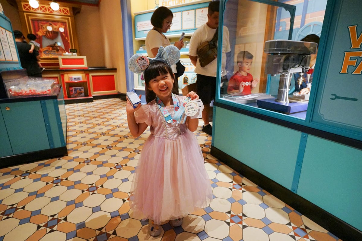 日本東京迪士尼樂園攻略分享 2025萬聖節親子生日之旅! 一日暢玩陸地18項遊樂設施,善用迪士尼APP抽PP.MO點餐.購買DPA,不花時間排隊餐廳看遊行秘密地點