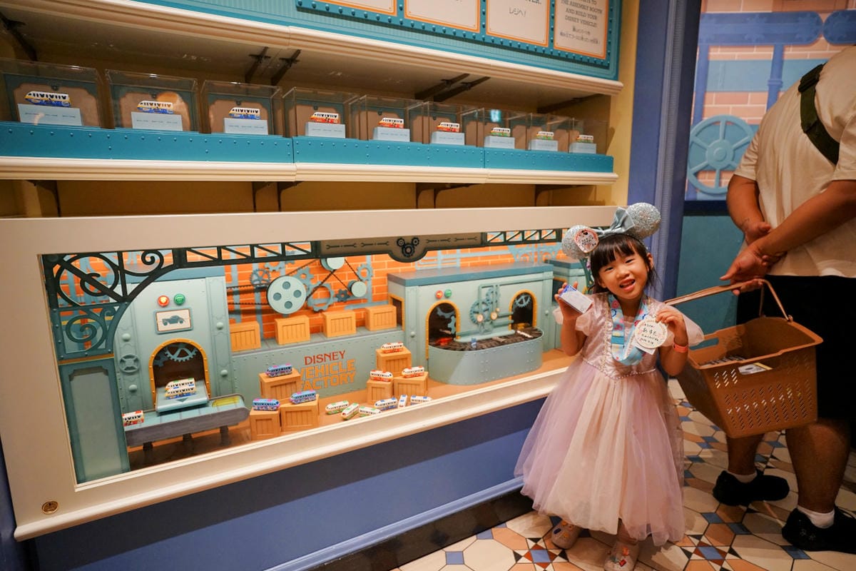 日本東京迪士尼樂園攻略分享 2025萬聖節親子生日之旅! 一日暢玩陸地18項遊樂設施,善用迪士尼APP抽PP.MO點餐.購買DPA,不花時間排隊餐廳看遊行秘密地點