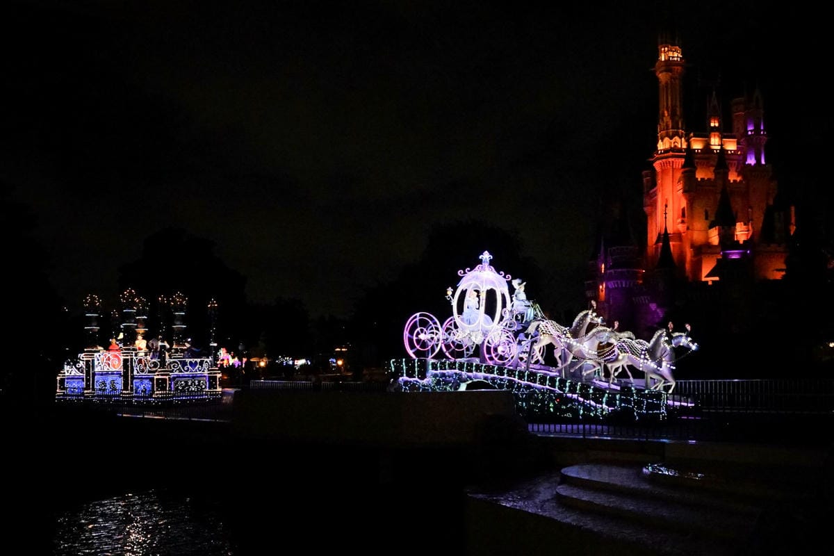 日本東京迪士尼樂園攻略分享 2025萬聖節親子生日之旅! 一日暢玩陸地18項遊樂設施,善用迪士尼APP抽PP.MO點餐.購買DPA,不花時間排隊餐廳看遊行秘密地點