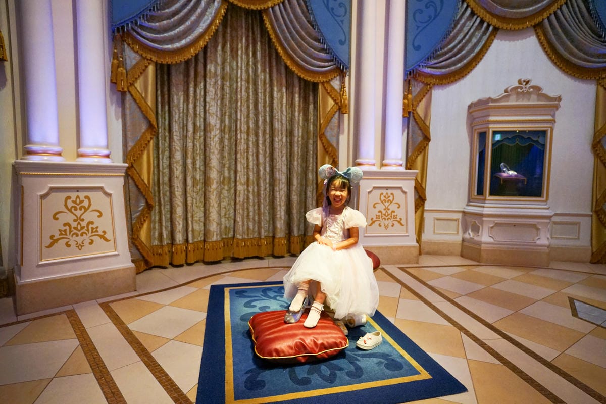 日本東京迪士尼樂園攻略分享 2025萬聖節親子生日之旅! 一日暢玩陸地18項遊樂設施,善用迪士尼APP抽PP.MO點餐.購買DPA,不花時間排隊餐廳看遊行秘密地點