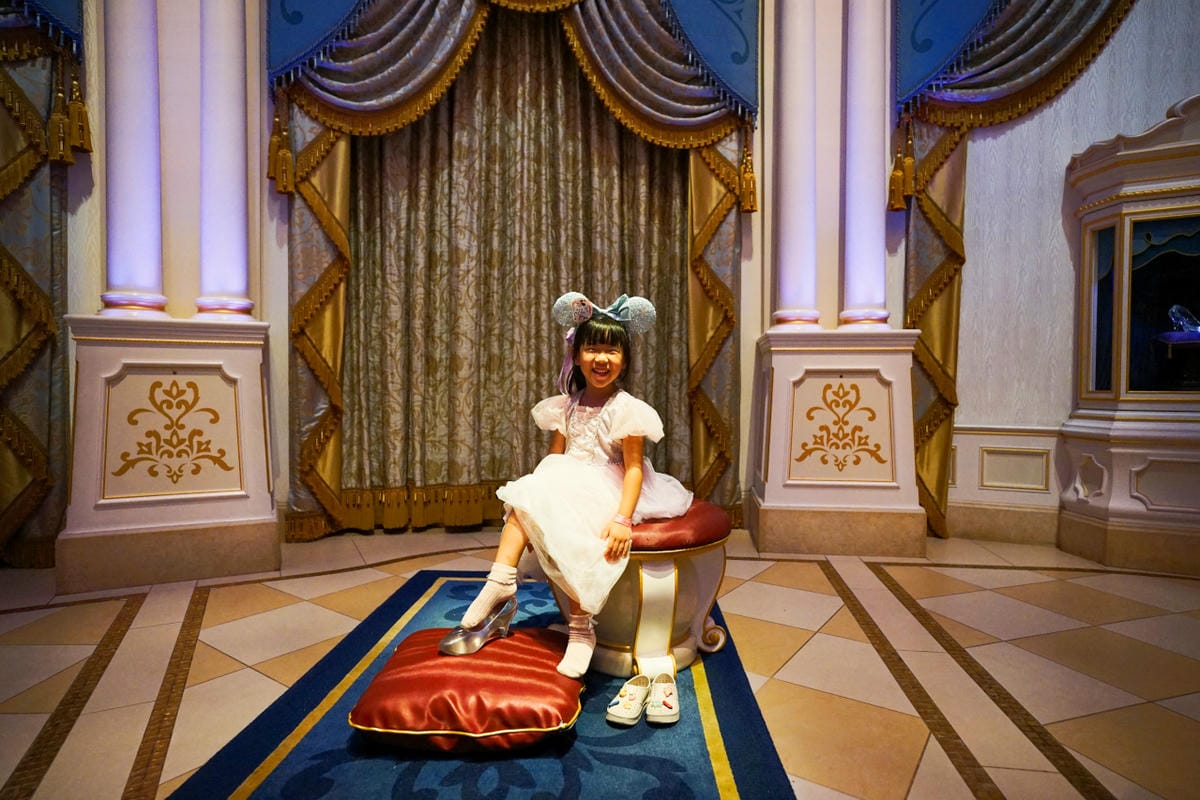 日本東京迪士尼樂園攻略分享 2025萬聖節親子生日之旅! 一日暢玩陸地18項遊樂設施,善用迪士尼APP抽PP.MO點餐.購買DPA,不花時間排隊餐廳看遊行秘密地點