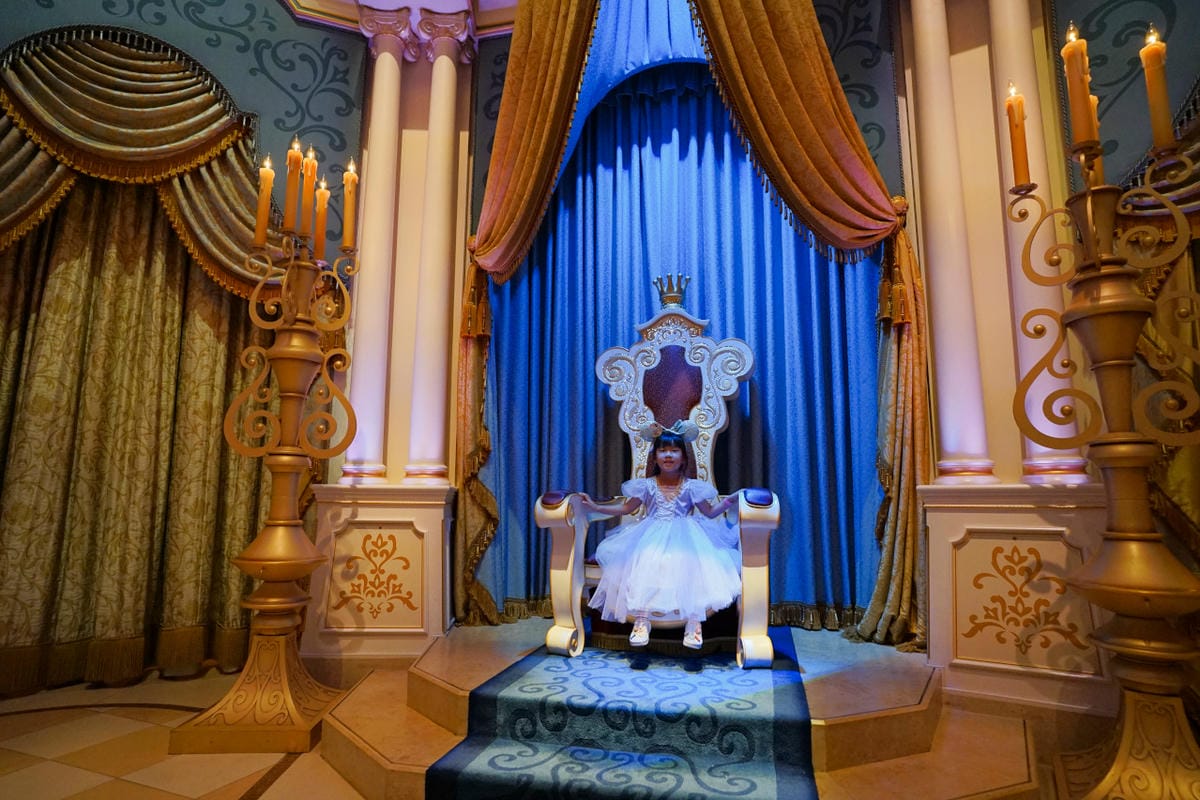 日本東京迪士尼樂園攻略分享 2025萬聖節親子生日之旅! 一日暢玩陸地18項遊樂設施,善用迪士尼APP抽PP.MO點餐.購買DPA,不花時間排隊餐廳看遊行秘密地點