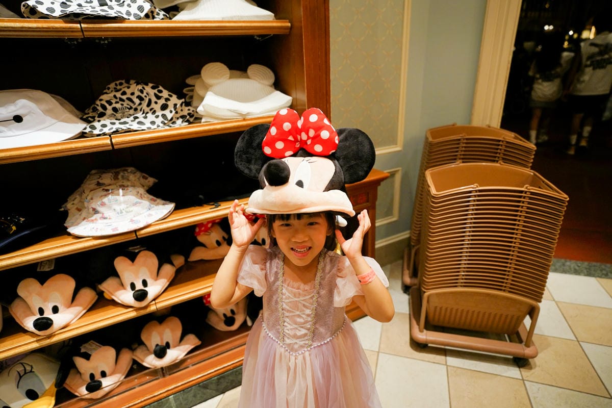 日本東京迪士尼樂園攻略分享 2025萬聖節親子生日之旅! 一日暢玩陸地18項遊樂設施,善用迪士尼APP抽PP.MO點餐.購買DPA,不花時間排隊餐廳看遊行秘密地點