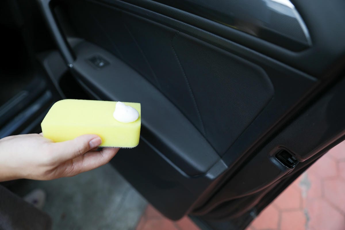 速乾噴霧型車內裝清潔劑推薦! SOFT99 Roompia 車內萬用清潔劑 防疫必備殺菌除臭清潔三合一