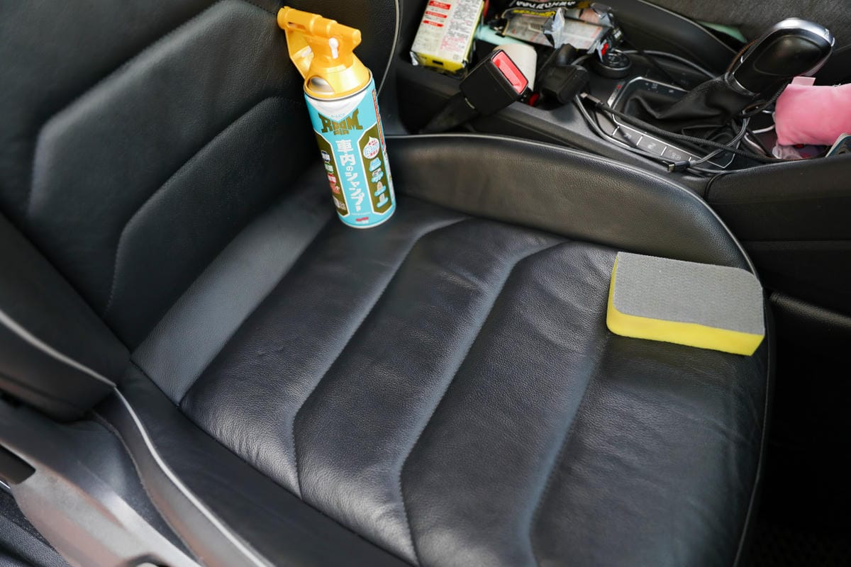 速乾噴霧型車內裝清潔劑推薦! SOFT99 Roompia 車內萬用清潔劑 防疫必備殺菌除臭清潔三合一