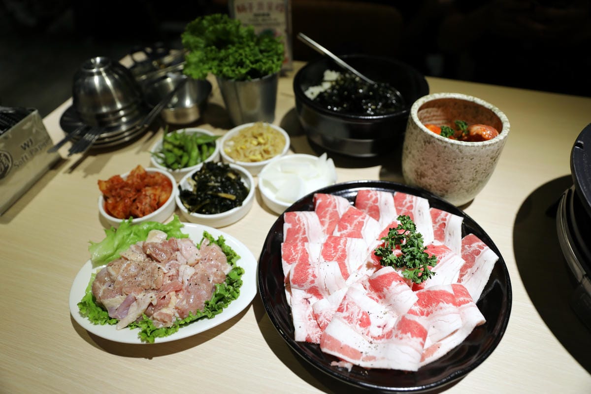桃園韓式燒肉餐廳推薦! 燒桶子 韓食烤肉料理(桃園統領店) 韓式炸雞.海鮮煎餅 聚餐餐廳推薦! - 第8張圖 桃園韓式燒肉餐廳推薦! 燒桶子 韓食烤肉料理(桃園統領店) 韓式炸雞.海鮮煎餅 聚餐餐廳推薦!
