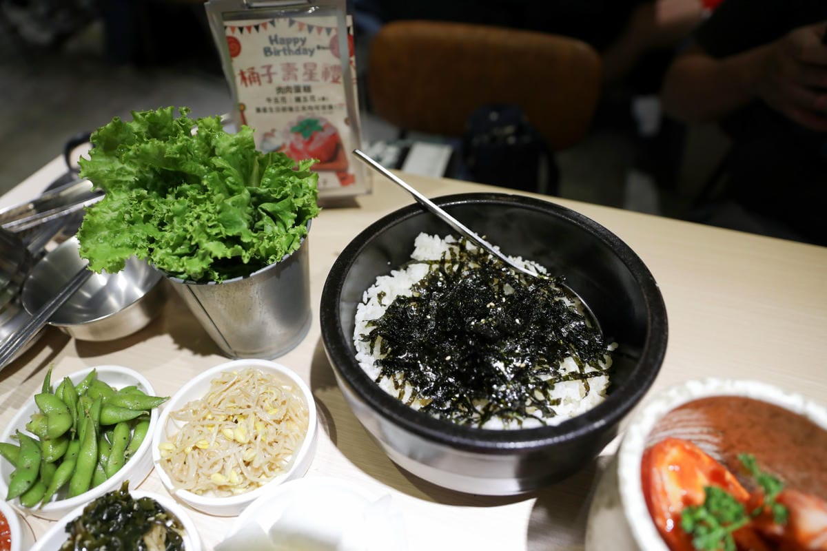 桃園韓式燒肉餐廳推薦! 燒桶子 韓食烤肉料理(桃園統領店) 韓式炸雞.海鮮煎餅 聚餐餐廳推薦! - 第23張圖 桃園韓式燒肉餐廳推薦! 燒桶子 韓食烤肉料理(桃園統領店) 韓式炸雞.海鮮煎餅 聚餐餐廳推薦!
