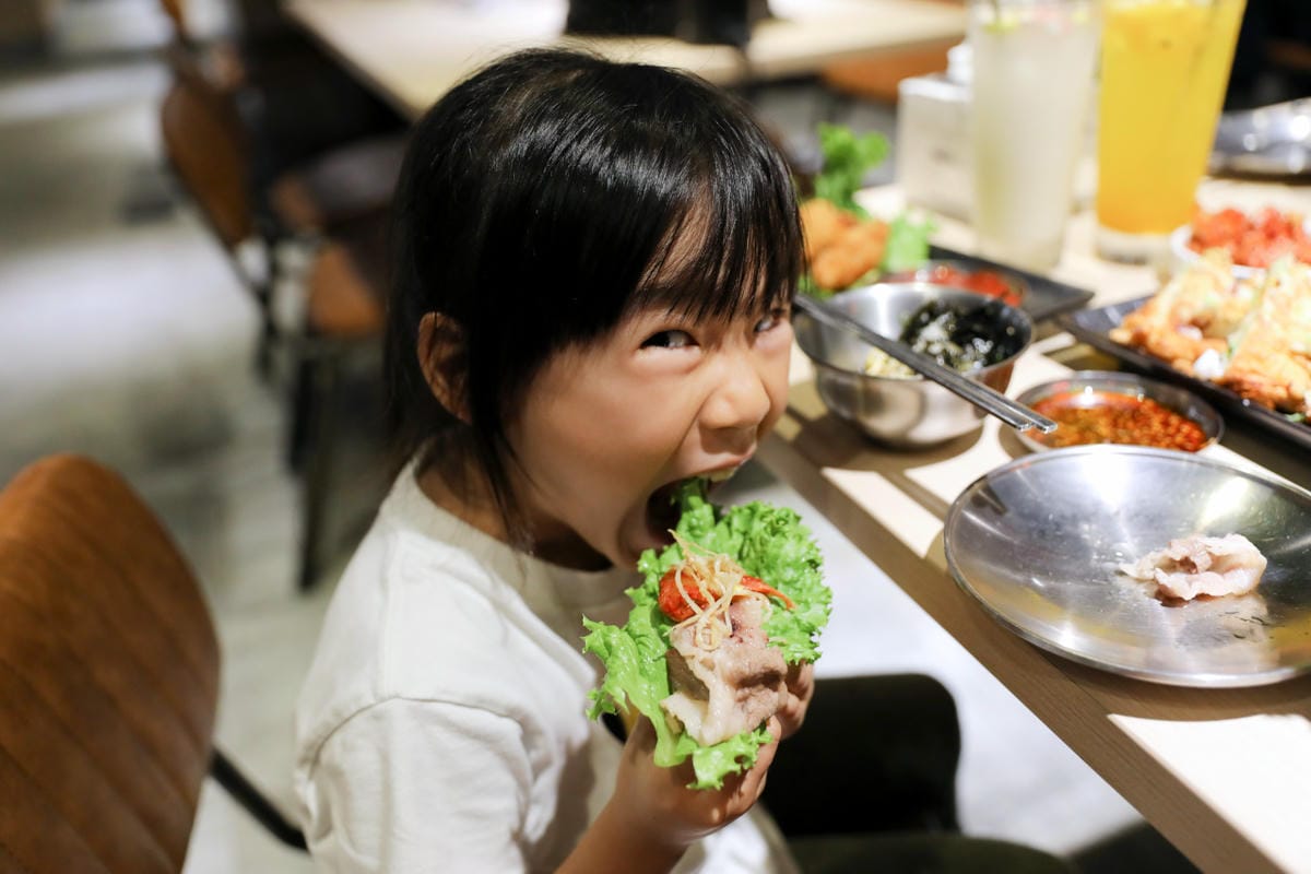 桃園韓式燒肉餐廳推薦! 燒桶子 韓食烤肉料理(桃園統領店) 韓式炸雞.海鮮煎餅 聚餐餐廳推薦! - 第12張圖 桃園韓式燒肉餐廳推薦! 燒桶子 韓食烤肉料理(桃園統領店) 韓式炸雞.海鮮煎餅 聚餐餐廳推薦!