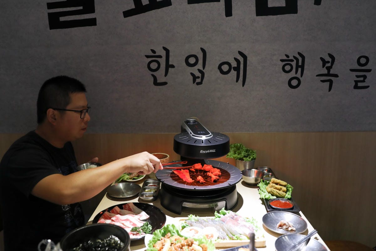 桃園韓式燒肉餐廳推薦! 燒桶子 韓食烤肉料理(桃園統領店) 韓式炸雞.海鮮煎餅 聚餐餐廳推薦! - 第2張圖 桃園韓式燒肉餐廳推薦! 燒桶子 韓食烤肉料理(桃園統領店) 韓式炸雞.海鮮煎餅 聚餐餐廳推薦!