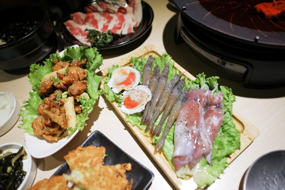 桃園韓式燒肉餐廳推薦! 燒桶子 韓食烤肉料理(桃園統領店) 韓式炸雞.海鮮煎餅 聚餐餐廳推薦! - 第20張圖 桃園韓式燒肉餐廳推薦! 燒桶子 韓食烤肉料理(桃園統領店) 韓式炸雞.海鮮煎餅 聚餐餐廳推薦!