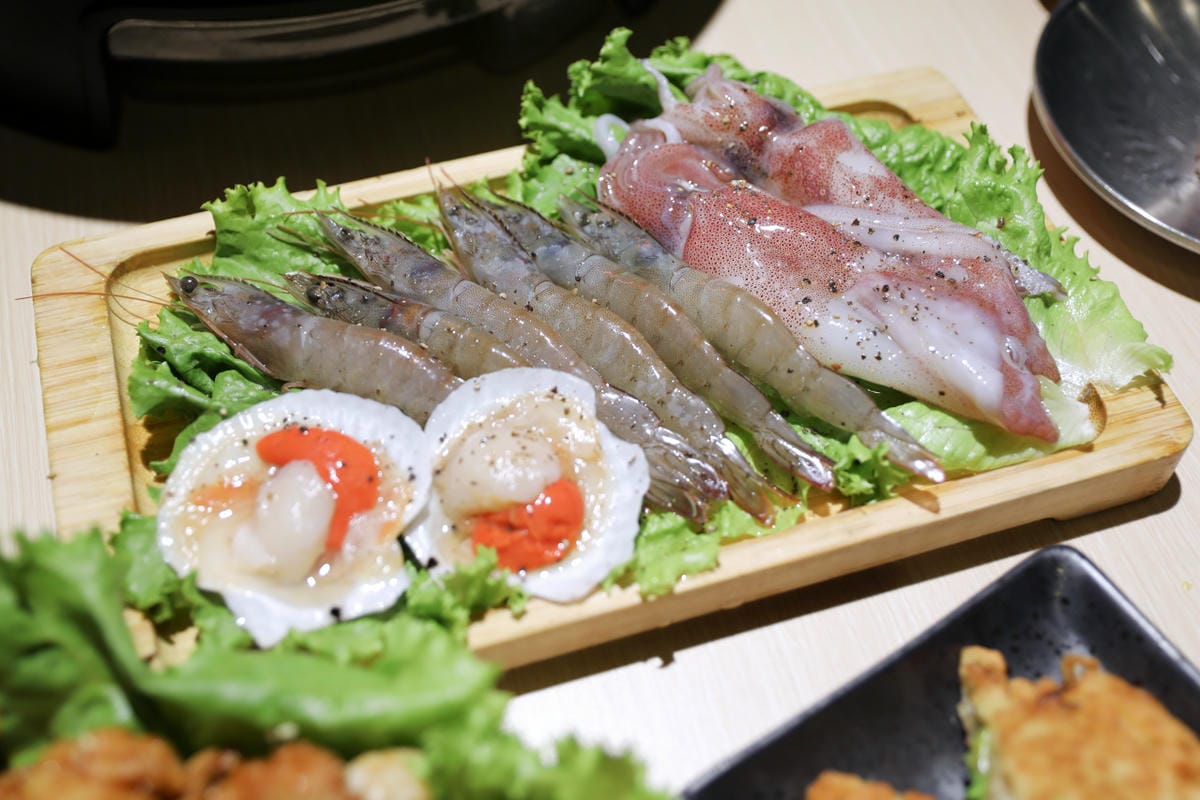 桃園韓式燒肉餐廳推薦! 燒桶子 韓食烤肉料理(桃園統領店) 韓式炸雞.海鮮煎餅 聚餐餐廳推薦! - 第21張圖 桃園韓式燒肉餐廳推薦! 燒桶子 韓食烤肉料理(桃園統領店) 韓式炸雞.海鮮煎餅 聚餐餐廳推薦!