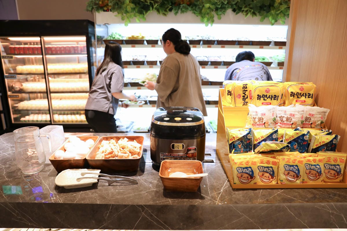 呀屋火鍋.烤串(中壢店) 桃園火鍋吃到飽第一名餐廳推薦! 鴛鴦鍋699吃到飽 原肉現切.串燒.生啤喝到飽