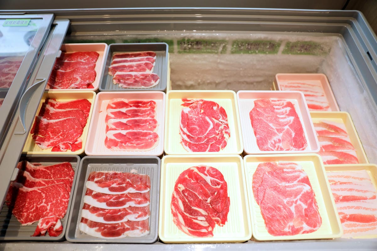 呀屋火鍋.烤串(中壢店) 桃園火鍋吃到飽第一名餐廳推薦! 鴛鴦鍋699吃到飽 原肉現切.串燒.生啤喝到飽