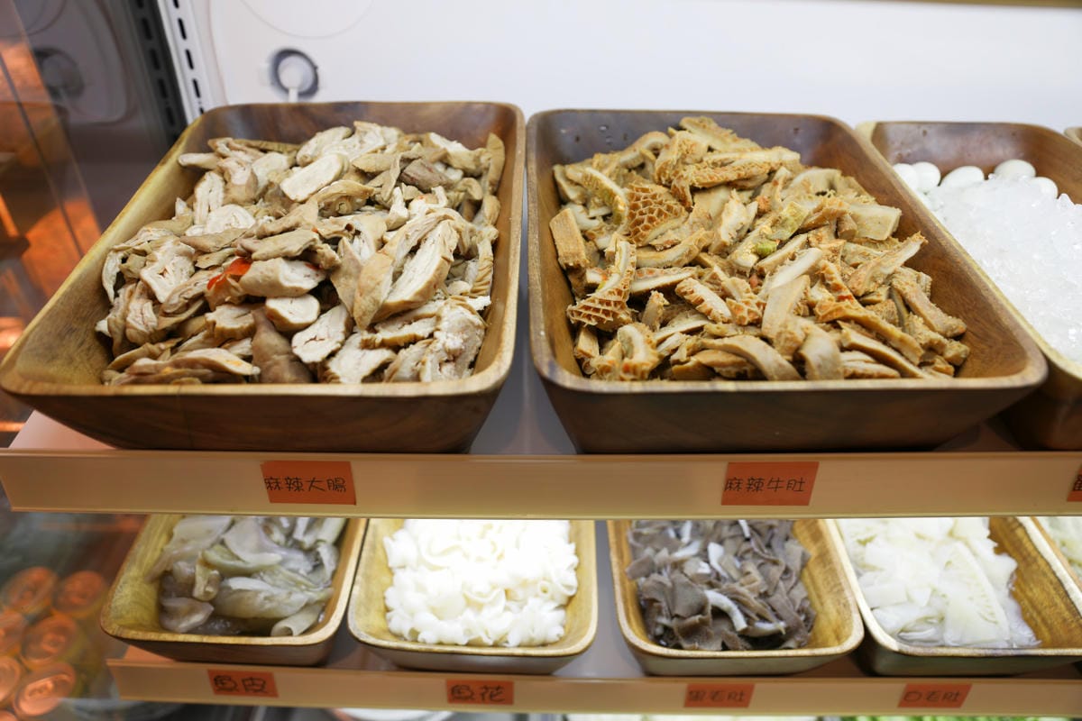 呀屋火鍋.烤串(中壢店) 桃園火鍋吃到飽第一名餐廳推薦! 鴛鴦鍋699吃到飽 原肉現切.串燒.生啤喝到飽