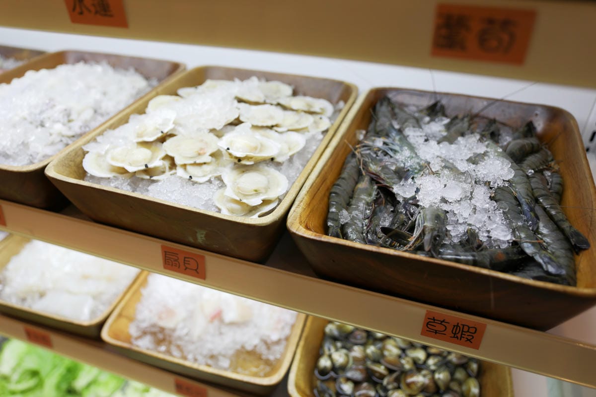 呀屋火鍋.烤串(中壢店) 桃園火鍋吃到飽第一名餐廳推薦! 鴛鴦鍋699吃到飽 原肉現切.串燒.生啤喝到飽