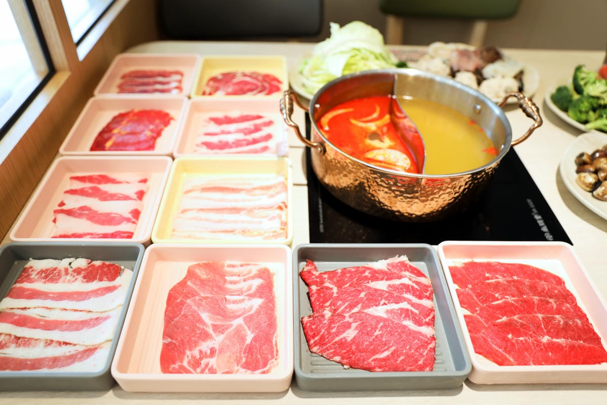 呀屋火鍋.烤串(中壢店) 桃園火鍋吃到飽第一名餐廳推薦! 鴛鴦鍋699吃到飽 原肉現切.串燒.生啤喝到飽