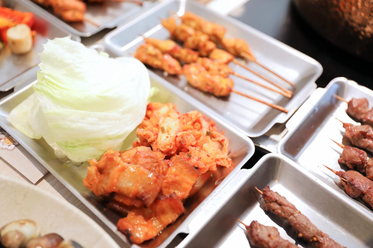 呀屋火鍋.烤串(中壢店) 桃園火鍋吃到飽第一名餐廳推薦! 鴛鴦鍋699吃到飽 原肉現切.串燒.生啤喝到飽