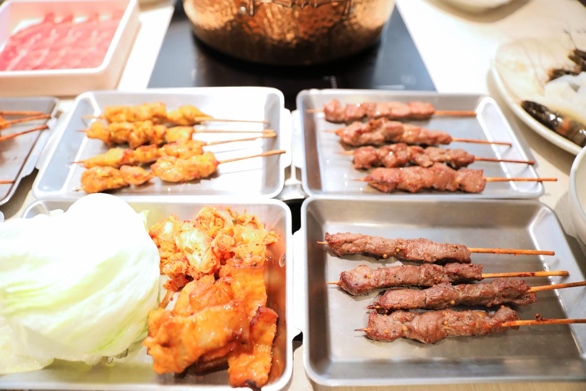 呀屋火鍋.烤串(中壢店) 桃園火鍋吃到飽第一名餐廳推薦! 鴛鴦鍋699吃到飽 原肉現切.串燒.生啤喝到飽