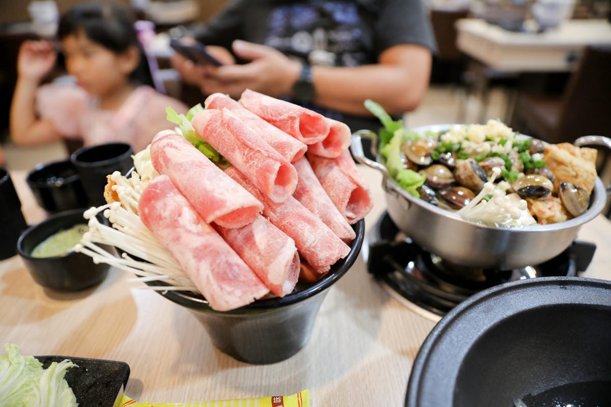 竹北火鍋推薦! 鍋娘娘 一人也能獨享的個人石頭火鍋 王子麵.滷肉飯自助吧無限量供應 - 第17張圖 竹北火鍋推薦! 鍋娘娘 一人也能獨享的個人石頭火鍋 王子麵.滷肉飯自助吧無限量供應