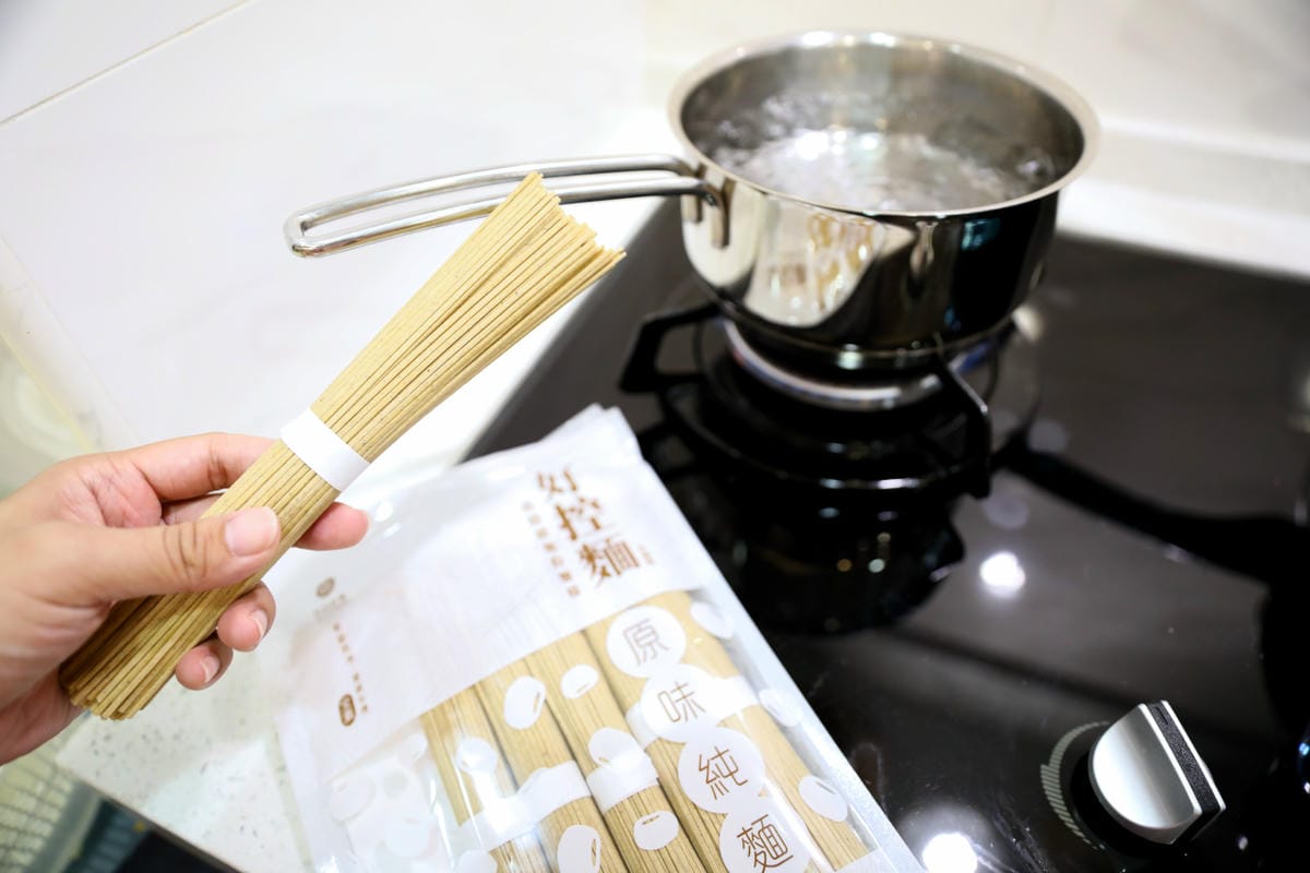 高蛋白低精緻麵粉膳食纖維麵食推薦! 日日好食 好控麵 快煮方便.口感Q彈.營養美味料理 來吃一碗不會有罪惡感的麵吧!