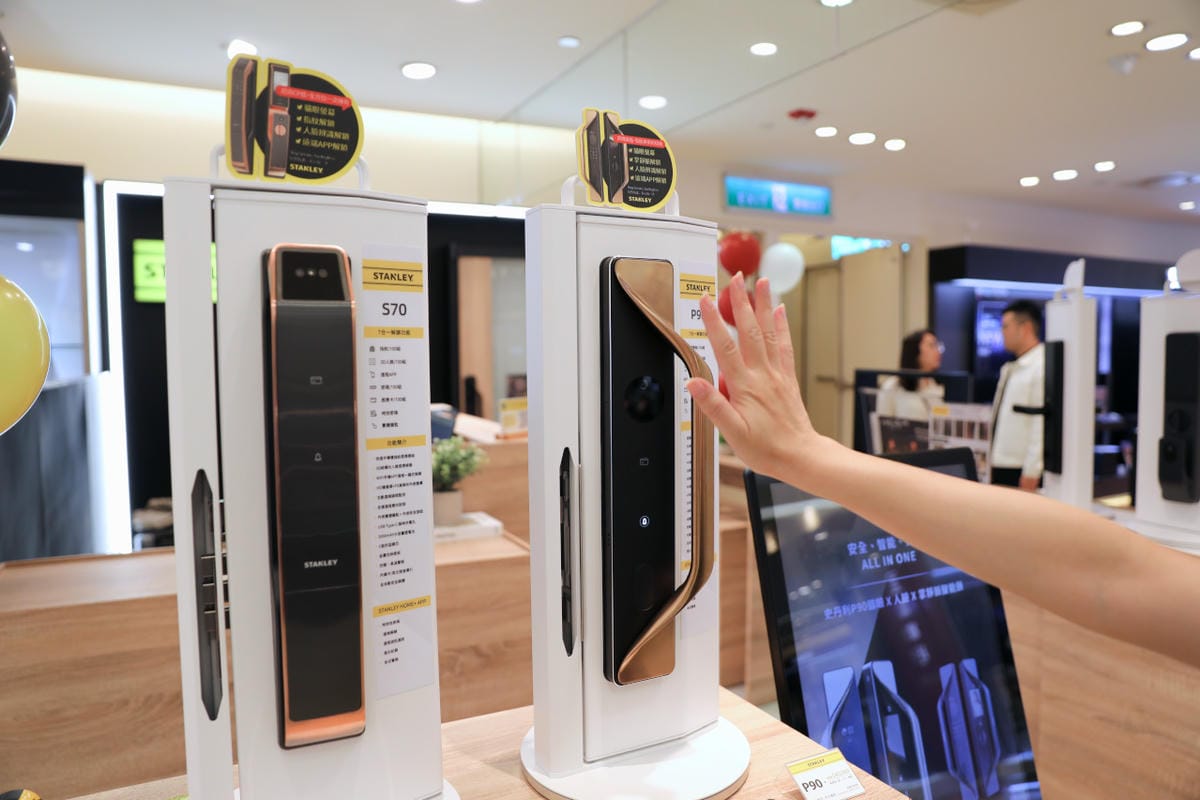 STANLEY史丹利智慧電子鎖 不用再翻找鑰匙 掌靜脈人臉辨識貓眼電子鎖,居家安全升級再進化!