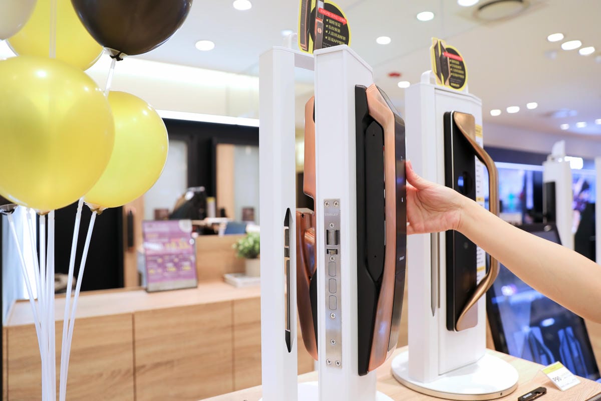 STANLEY史丹利智慧電子鎖 不用再翻找鑰匙 掌靜脈人臉辨識貓眼電子鎖,居家安全升級再進化!