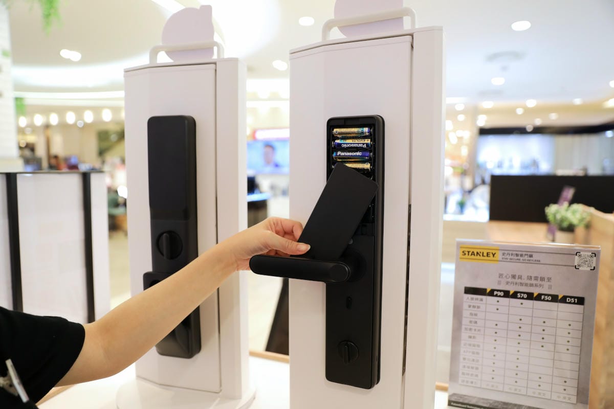 STANLEY史丹利智慧電子鎖 不用再翻找鑰匙 掌靜脈人臉辨識貓眼電子鎖,居家安全升級再進化!