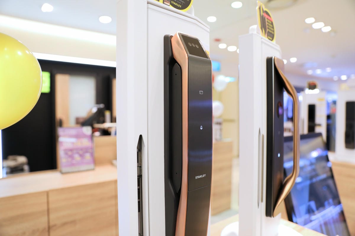 STANLEY史丹利智慧電子鎖 不用再翻找鑰匙 掌靜脈人臉辨識貓眼電子鎖,居家安全升級再進化!