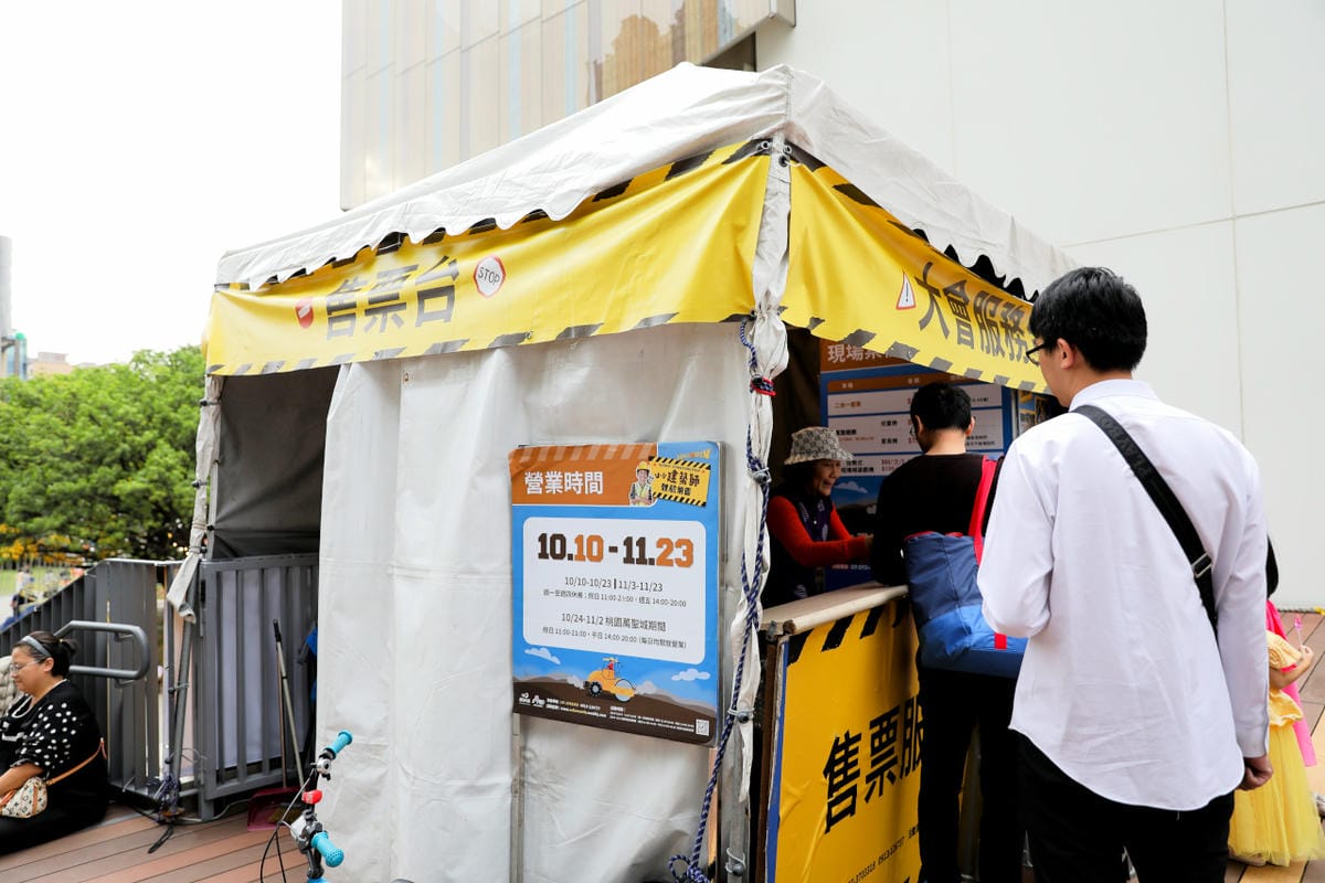 桃園親子遊樂場推薦! 期間限定戶外氣墊床 小小建築師體驗萬聖節樂園-桃知道2F露天平台