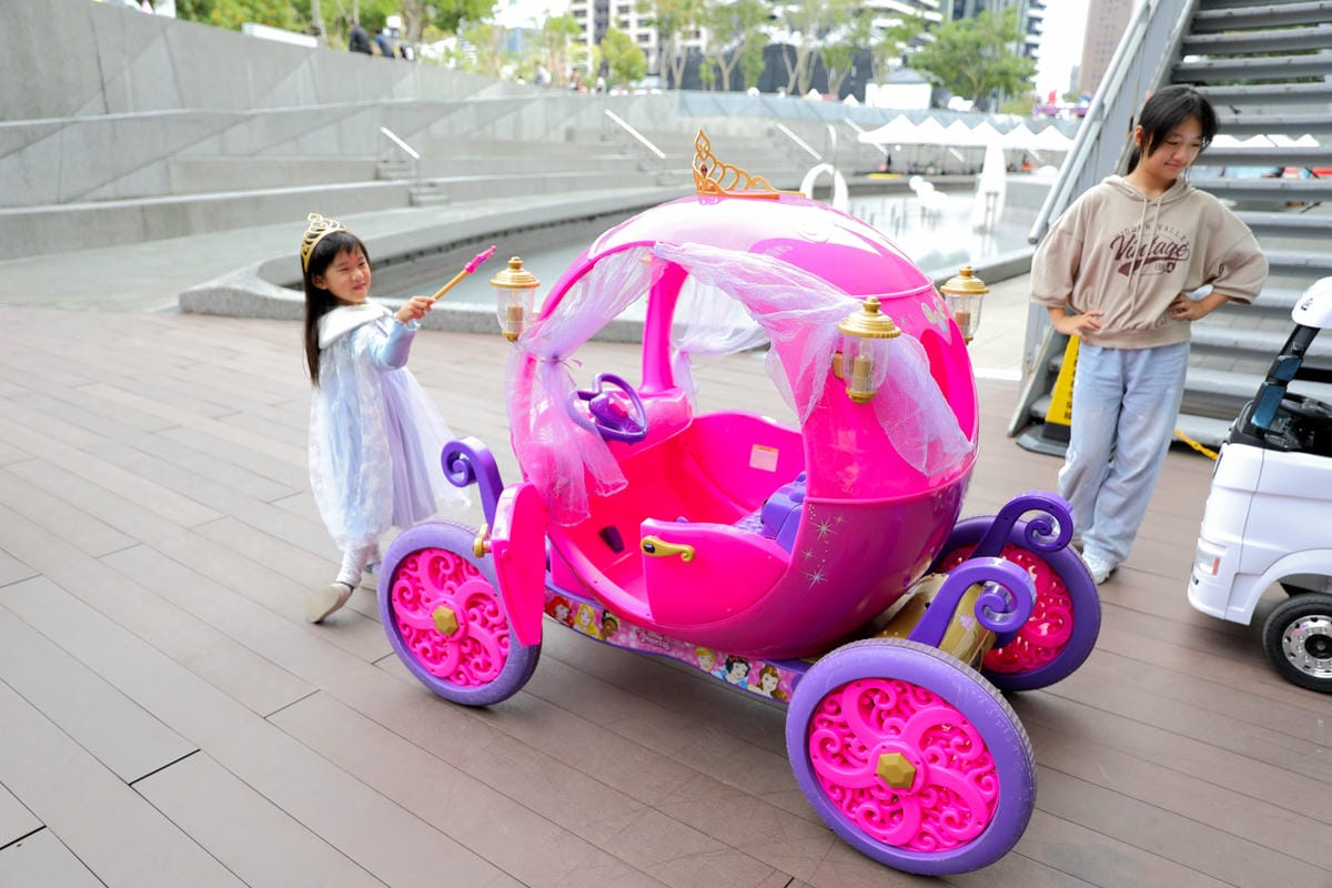 桃園兒童電動車租借 寶貝酷車車(桃園藝文門市) 公主南瓜馬車.哈雷重機.Hello Kitty電動跑車.消防車.怪手.警車.坦克車.馬力歐賽車 - 第6張圖 桃園兒童電動車租借 寶貝酷車車(桃園藝文門市) 公主南瓜馬車.哈雷重機.Hello Kitty電動跑車.消防車.怪手.警車.坦克車.馬力歐賽車