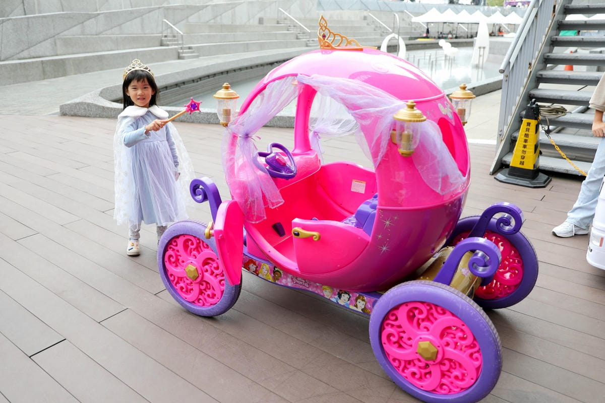 桃園兒童電動車租借 寶貝酷車車(桃園藝文門市) 公主南瓜馬車.哈雷重機.Hello Kitty電動跑車.消防車.怪手.警車.坦克車.馬力歐賽車 - 第1張圖 桃園兒童電動車租借 寶貝酷車車(桃園藝文門市) 公主南瓜馬車.哈雷重機.Hello Kitty電動跑車.消防車.怪手.警車.坦克車.馬力歐賽車