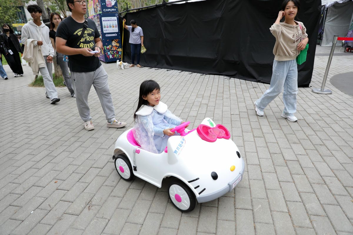桃園兒童電動車租借 寶貝酷車車(桃園藝文門市) 公主南瓜馬車.哈雷重機.Hello Kitty電動跑車.消防車.怪手.警車.坦克車.馬力歐賽車 - 第15張圖 桃園兒童電動車租借 寶貝酷車車(桃園藝文門市) 公主南瓜馬車.哈雷重機.Hello Kitty電動跑車.消防車.怪手.警車.坦克車.馬力歐賽車