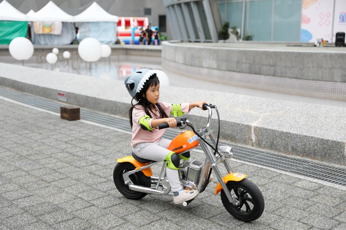 桃園兒童電動車租借 寶貝酷車車(桃園藝文門市) 公主南瓜馬車.哈雷重機.Hello Kitty電動跑車.消防車.怪手.警車.坦克車.馬力歐賽車 - 第20張圖 桃園兒童電動車租借 寶貝酷車車(桃園藝文門市) 公主南瓜馬車.哈雷重機.Hello Kitty電動跑車.消防車.怪手.警車.坦克車.馬力歐賽車
