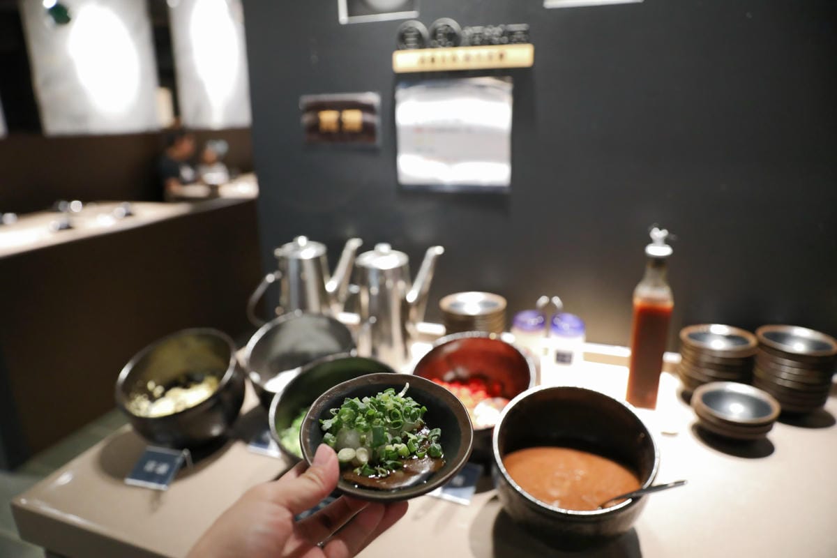 林口鴛鴦火鍋推薦! 真香石頭火鍋 家庭聚餐N訪 鑄鐵沙茶火鍋.麻辣火鍋好選擇!