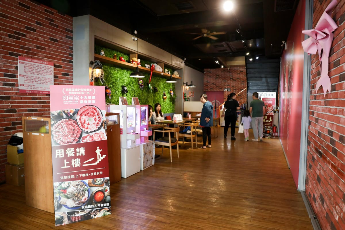 桃園吃到飽火鍋推薦! 肉多多火鍋(桃園中華店) 70多種自助吧吃到飽只要268元,期間限定全台全天候不限時! 輕量級套餐299元起,CP值超高!(西門店.淡水店例假日除外,湯底.服務費另計) - 第4張圖 桃園吃到飽火鍋推薦! 肉多多火鍋(桃園中華店) 70多種自助吧吃到飽只要268元,期間限定全台全天候不限時! 輕量級套餐299元起,CP值超高!(西門店.淡水店例假日除外,湯底.服務費另計)