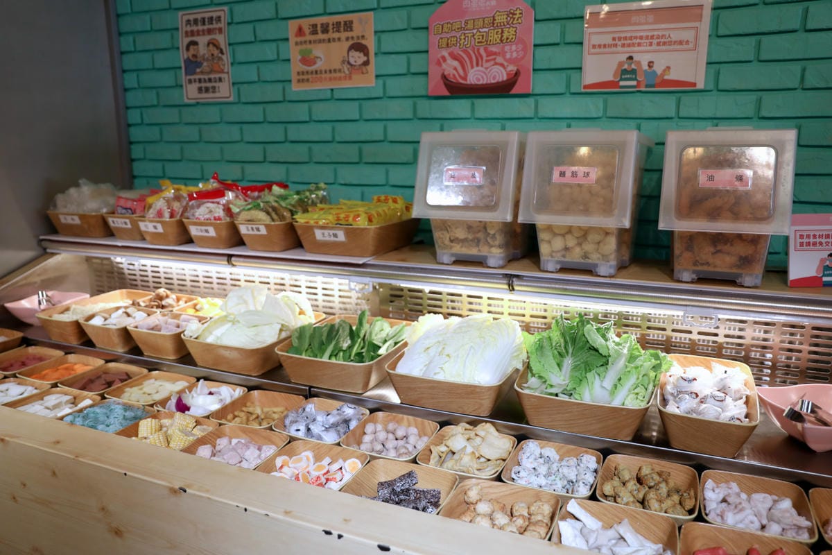 桃園吃到飽火鍋推薦! 肉多多火鍋(桃園中華店) 70多種自助吧吃到飽只要268元,期間限定全台全天候不限時! 輕量級套餐299元起,CP值超高!(西門店.淡水店例假日除外,湯底.服務費另計) - 第7張圖 桃園吃到飽火鍋推薦! 肉多多火鍋(桃園中華店) 70多種自助吧吃到飽只要268元,期間限定全台全天候不限時! 輕量級套餐299元起,CP值超高!(西門店.淡水店例假日除外,湯底.服務費另計)