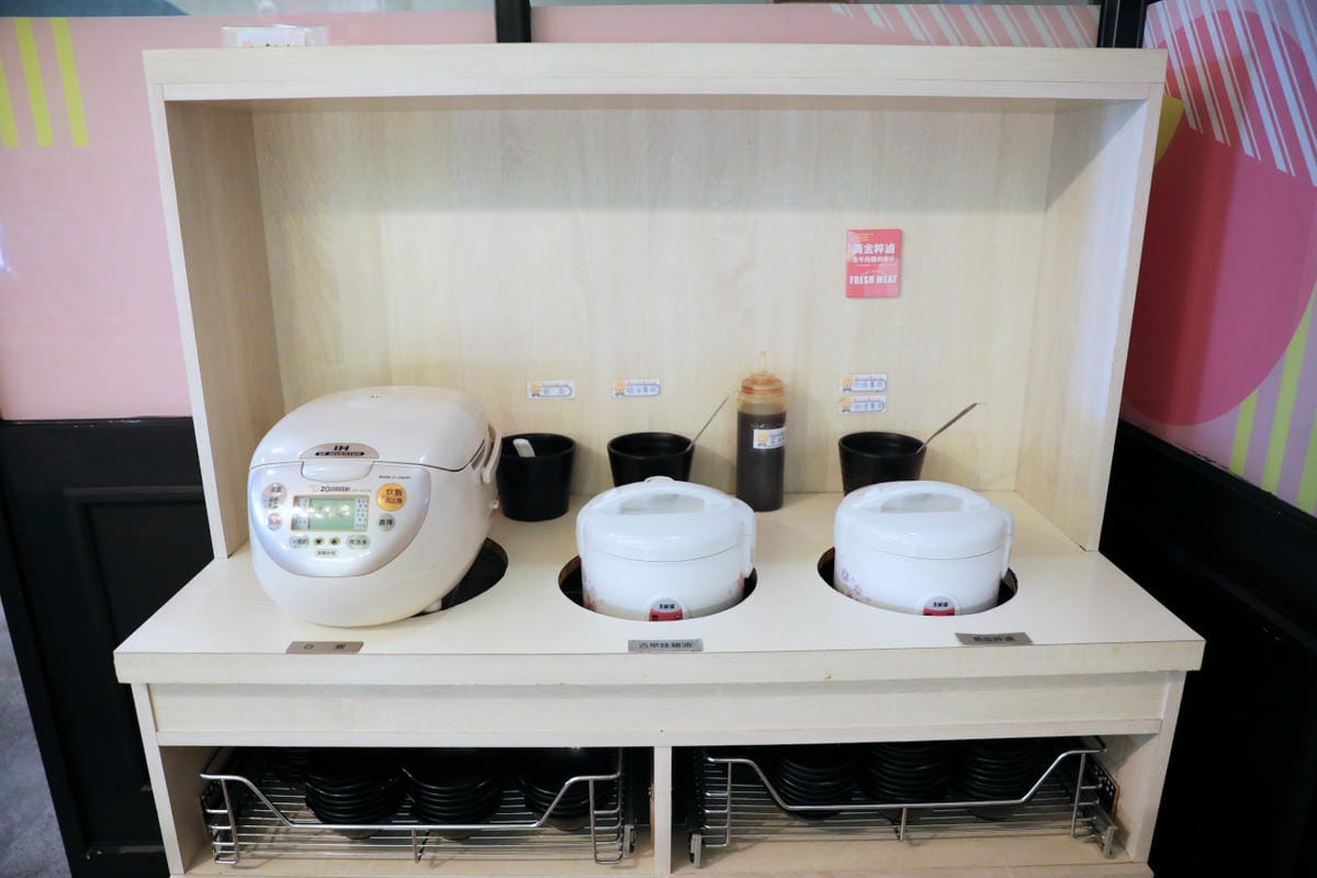 桃園吃到飽火鍋推薦! 肉多多火鍋(桃園中華店) 70多種自助吧吃到飽只要268元,期間限定全台全天候不限時! 輕量級套餐299元起,CP值超高!(西門店.淡水店例假日除外,湯底.服務費另計) - 第8張圖 桃園吃到飽火鍋推薦! 肉多多火鍋(桃園中華店) 70多種自助吧吃到飽只要268元,期間限定全台全天候不限時! 輕量級套餐299元起,CP值超高!(西門店.淡水店例假日除外,湯底.服務費另計)