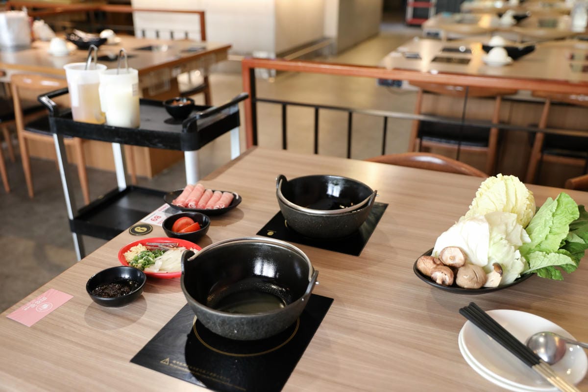 桃園吃到飽火鍋推薦! 肉多多火鍋(桃園中華店) 70多種自助吧吃到飽只要268元,期間限定全台全天候不限時! 輕量級套餐299元起,CP值超高!(西門店.淡水店例假日除外,湯底.服務費另計) - 第11張圖 桃園吃到飽火鍋推薦! 肉多多火鍋(桃園中華店) 70多種自助吧吃到飽只要268元,期間限定全台全天候不限時! 輕量級套餐299元起,CP值超高!(西門店.淡水店例假日除外,湯底.服務費另計)