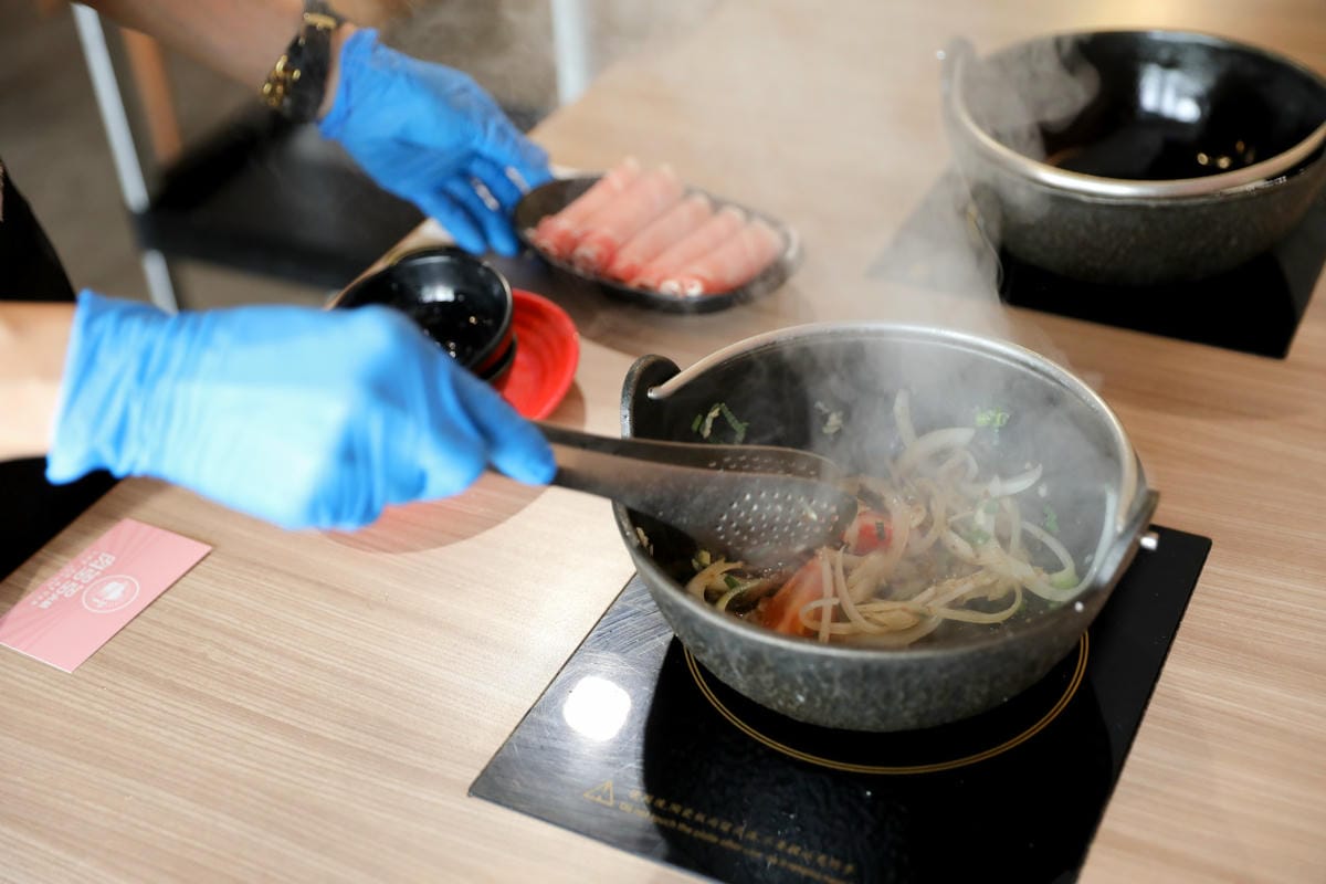 桃園吃到飽火鍋推薦! 肉多多火鍋(桃園中華店) 70多種自助吧吃到飽只要268元,期間限定全台全天候不限時! 輕量級套餐299元起,CP值超高!(西門店.淡水店例假日除外,湯底.服務費另計) - 第12張圖 桃園吃到飽火鍋推薦! 肉多多火鍋(桃園中華店) 70多種自助吧吃到飽只要268元,期間限定全台全天候不限時! 輕量級套餐299元起,CP值超高!(西門店.淡水店例假日除外,湯底.服務費另計)