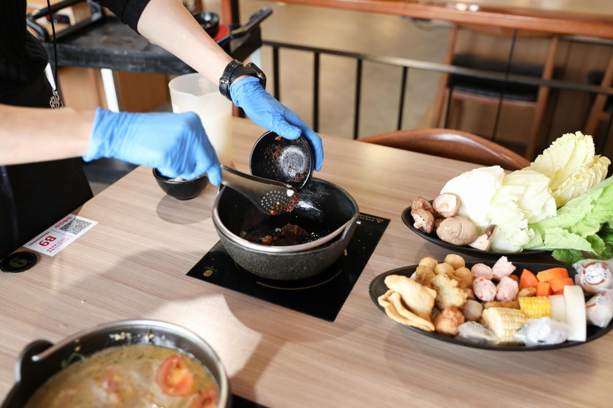 桃園吃到飽火鍋推薦! 肉多多火鍋(桃園中華店) 70多種自助吧吃到飽只要268元,期間限定全台全天候不限時! 輕量級套餐299元起,CP值超高!(西門店.淡水店例假日除外,湯底.服務費另計) - 第15張圖 桃園吃到飽火鍋推薦! 肉多多火鍋(桃園中華店) 70多種自助吧吃到飽只要268元,期間限定全台全天候不限時! 輕量級套餐299元起,CP值超高!(西門店.淡水店例假日除外,湯底.服務費另計)