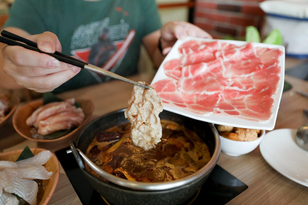 桃園吃到飽火鍋推薦! 肉多多火鍋(桃園中華店) 70多種自助吧吃到飽只要268元,期間限定全台全天候不限時! 輕量級套餐299元起,CP值超高!(西門店.淡水店例假日除外,湯底.服務費另計) - 第21張圖 桃園吃到飽火鍋推薦! 肉多多火鍋(桃園中華店) 70多種自助吧吃到飽只要268元,期間限定全台全天候不限時! 輕量級套餐299元起,CP值超高!(西門店.淡水店例假日除外,湯底.服務費另計)